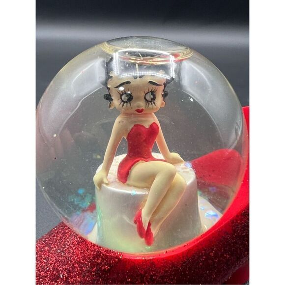 BETTY BOOP HER SNOW GLOBE SITS HIGH ATOP A RED HIGH HEEL SHOE! BOOP-BOOP-ADU! - Picture 6 of 11